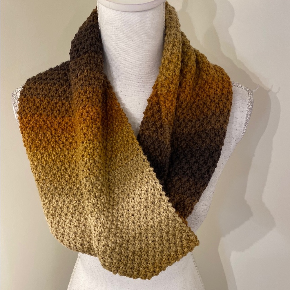 Elegant Gradient Knit Scarf